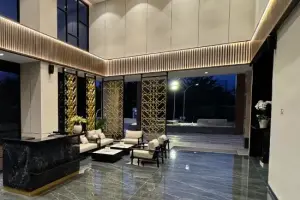 Lobby lounge